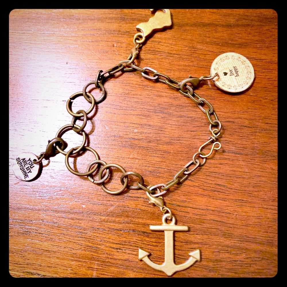 NWOT Natural Life bracelet w 4 removable charms